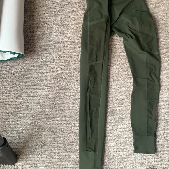 Fabletics leggings - Picture 2 of 3